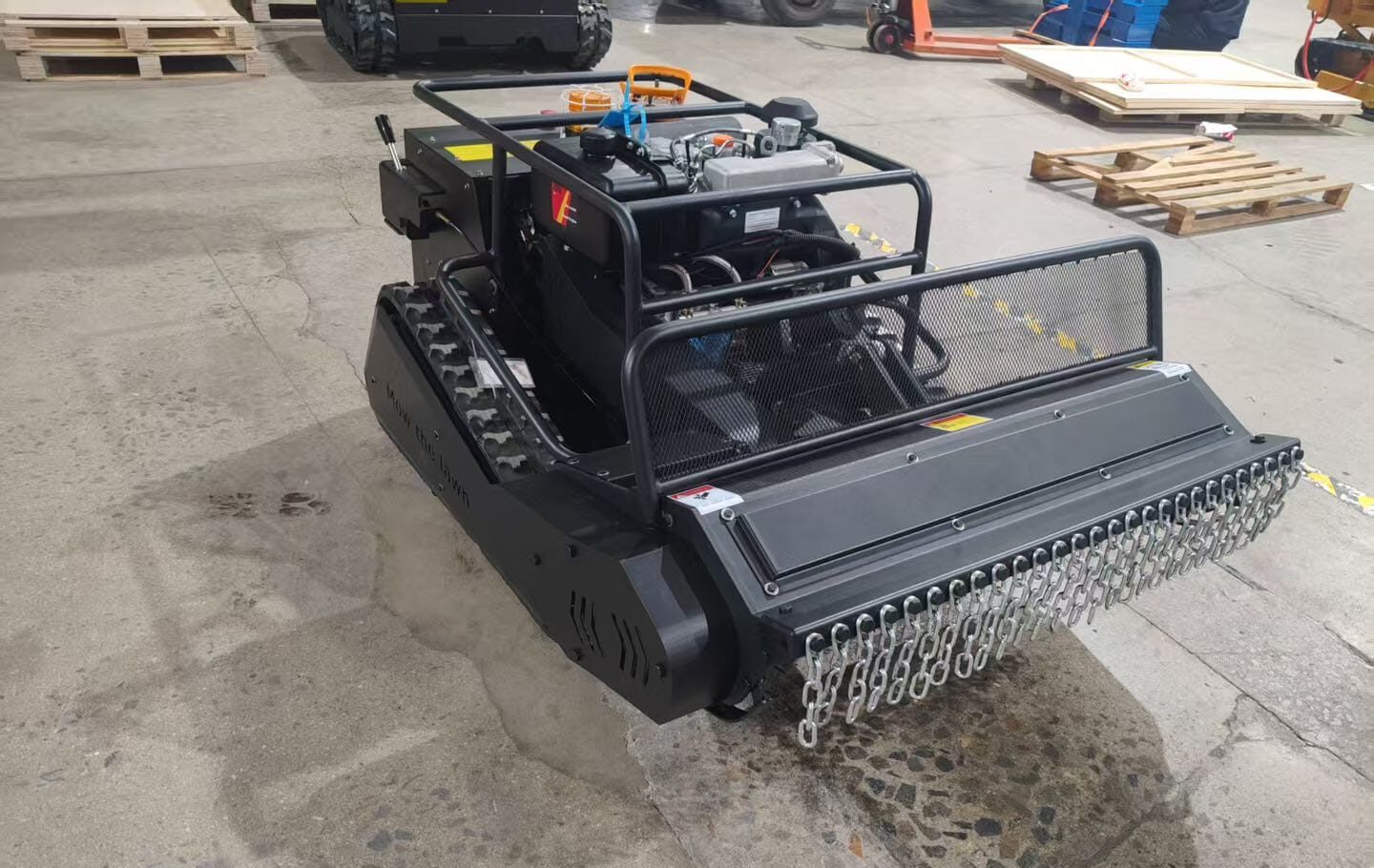 Equipo industrial en fábrica, preparado para control de calidad y proceso de importación.